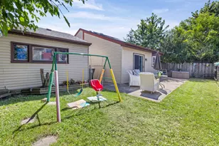 30W008 Danbury Dr, Warrenville, IL 60555 - Photo 19