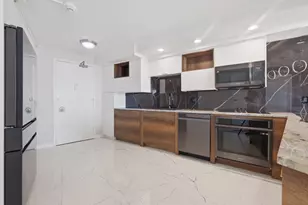 300 N State St, Chicago, IL 60654 - Photo 11