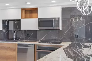 300 N State St, Chicago, IL 60654 - Photo 13