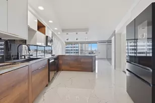 300 N State St, Chicago, IL 60654 - Photo 3
