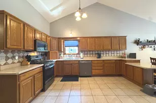 250 Highpoint Cir S, Bourbonnais, IL 60914 - Photo 7