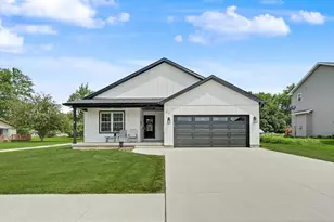 311 E Meuser Dr, Paxton, IL 60957 - Photo 1