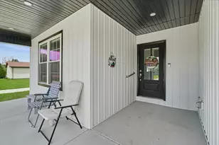 311 E Meuser Dr, Paxton, IL 60957 - Photo 3
