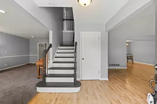 223 Winslow Ct, Naperville, IL 60565 - Photo 3