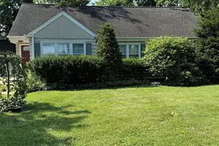 47 W Algonquin Rd, Des Plaines, IL 60016 - Photo 1