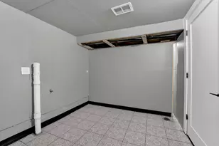 437 W 44th Pl, Chicago, IL 60609 - Photo 19