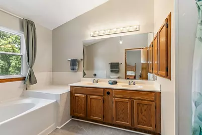 3880 Peartree Drive, Lake in the Hills, IL 60156 - Photo 21