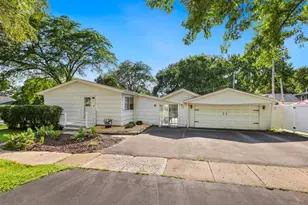 920 Fern Ave, Saint Charles, IL 60174 - Photo 3