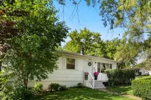 920 Fern Ave, Saint Charles, IL 60174 - Photo 1