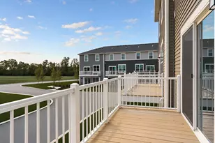 166 Berkshire Dr, Crystal Lake, IL 60014 - Photo 9
