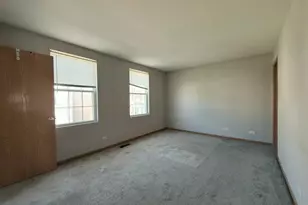 902 Symphony Dr, Aurora, IL 60504 - Photo 9