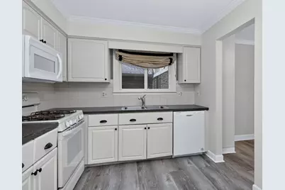 1753 Plymouth Court #D, Wheaton, IL 60187 - Photo 5