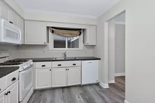 1753 Plymouth Ct, Wheaton, IL 60187 - Photo 5