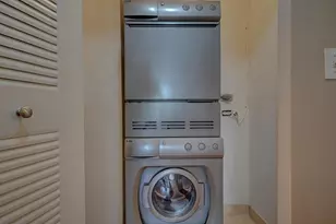 222 E Pearson St, Chicago, IL 60611 - Photo 3
