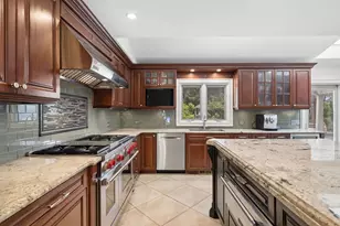 8425 Charleston Dr, Burr Ridge, IL 60527 - Photo 15