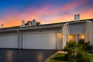 520 Hummingbird Ln, Deerfield, IL 60015 - Photo 1