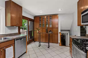 228 N Walnut Ln, Schaumburg, IL 60194 - Photo 11