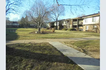 566 Somerset Lane #2, Crystal Lake, IL 60014 - Photo 3