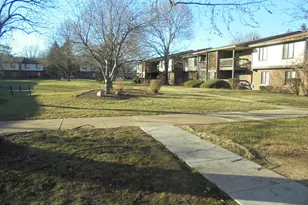 566 Somerset Ln, Crystal Lake, IL 60014 - Photo 3
