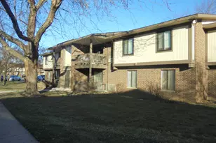 566 Somerset Ln, Crystal Lake, IL 60014 - Photo 1