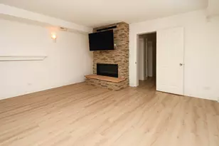 6445 N Greenview Ave, Chicago, IL 60626 - Photo 17