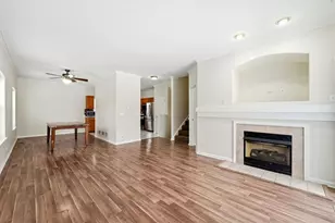 171 Monarch Dr, Streamwood, IL 60107 - Photo 3
