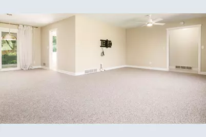 2015 Glenview Road, Rockford, IL 61107 - Photo 7