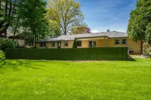 2015 Glenview Rd, Rockford, IL 61107 - Photo 41