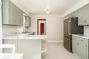 2015 Glenview Rd, Rockford, IL 61107 - Photo 15