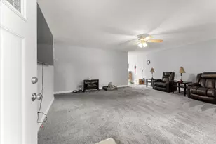 1416 Scottsdale Dr, Champaign, IL 61821 - Photo 3
