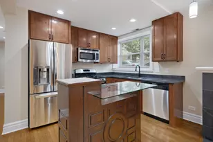 924 N Oakley Blvd, Chicago, IL 60622 - Photo 9