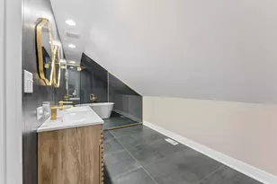 8015 S Paxton Ave, Chicago, IL 60617 - Photo 23