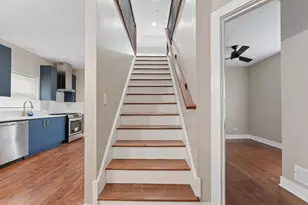 8015 S Paxton Ave, Chicago, IL 60617 - Photo 17