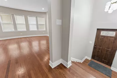 8015 S Paxton Avenue, Chicago, IL 60617 - Photo 3