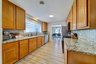 116 E Brittany Dr, Arlington Heights, IL 60004 - Photo 5