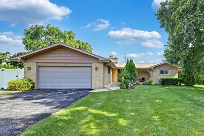 116 E Brittany Drive, Arlington Heights, IL 60004 - Photo 1