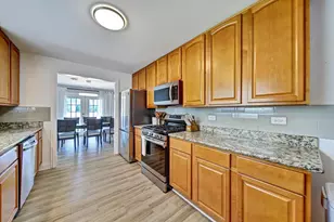 116 E Brittany Dr, Arlington Heights, IL 60004 - Photo 7