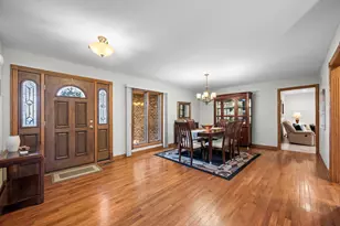 907 N Quentin Rd, Palatine, IL 60067 - Photo 3