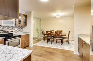 2303 S Goebbert Rd, Arlington Heights, IL 60005 - Photo 15