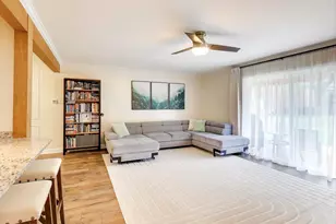 2303 S Goebbert Rd, Arlington Heights, IL 60005 - Photo 5