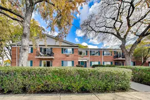 2303 S Goebbert Rd, Arlington Heights, IL 60005 - Photo 3