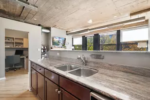 1070 W 15th St, Chicago, IL 60608 - Photo 9