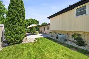 7804 Florence Ave, Darien, IL 60561 - Photo 29