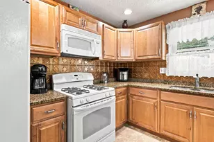 7804 Florence Ave, Darien, IL 60561 - Photo 9