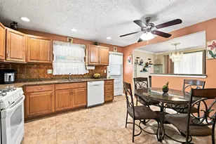 7804 Florence Ave, Darien, IL 60561 - Photo 11