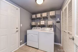 3360 Kentshire Cir, Aurora, IL 60504 - Photo 15