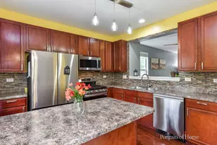 3360 Kentshire Cir, Aurora, IL 60504 - Photo 3