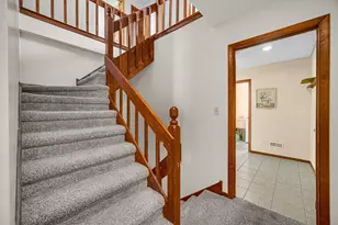 2075 Valley Creek Dr, Elgin, IL 60123 - Photo 15