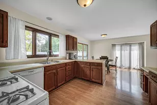 2075 Valley Creek Dr, Elgin, IL 60123 - Photo 7