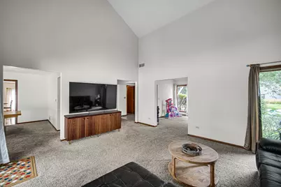 2075 Valley Creek Drive, Elgin, IL 60123 - Photo 3